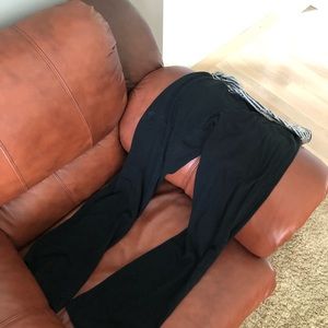 Black yoga pants